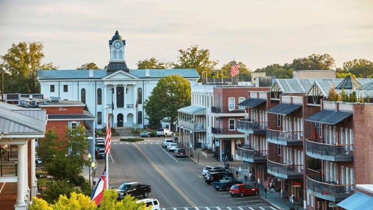 Oxford-Mississippi-Eat-Drink-Entertainment